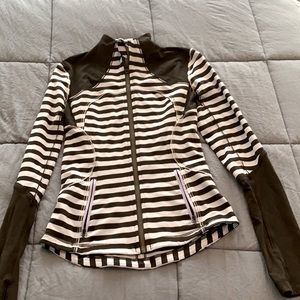 Lulu lemon fitted zip up size 4